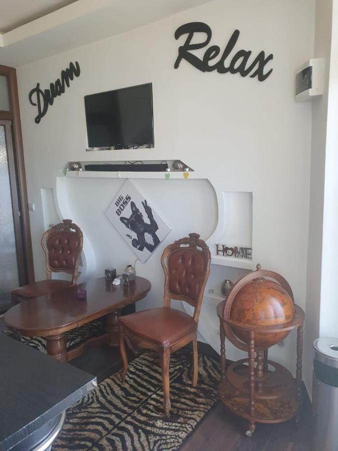 Relax Haus Hotel Hunedoara Esterno foto