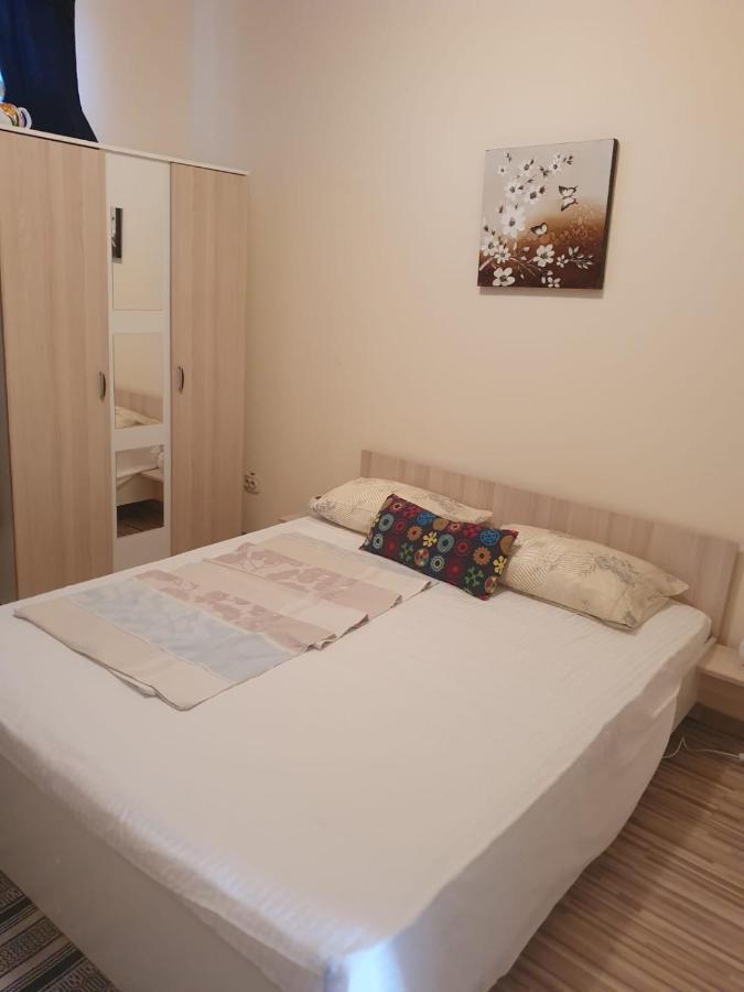 Relax Haus Hotel Hunedoara Esterno foto