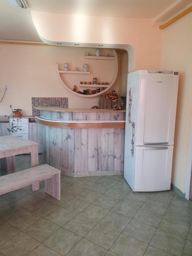 Relax Haus Hotel Hunedoara Esterno foto