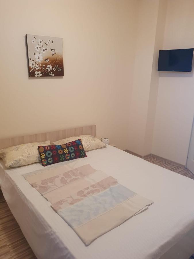 Relax Haus Hotel Hunedoara Esterno foto